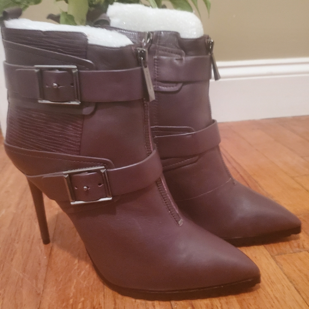 BCBG Maxazaria Burgundy Leather Heel Boots US 9.5 NEW